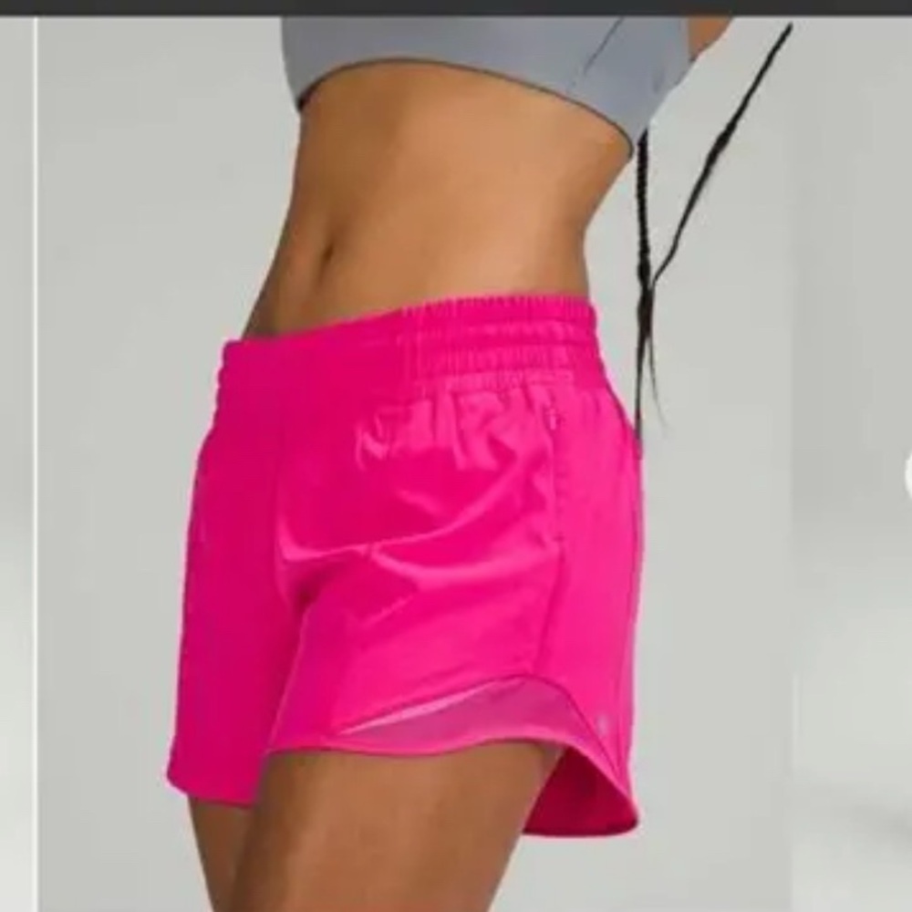 LuluLemon Sonic Pink Hotty Hot Shorts LR 2.5”